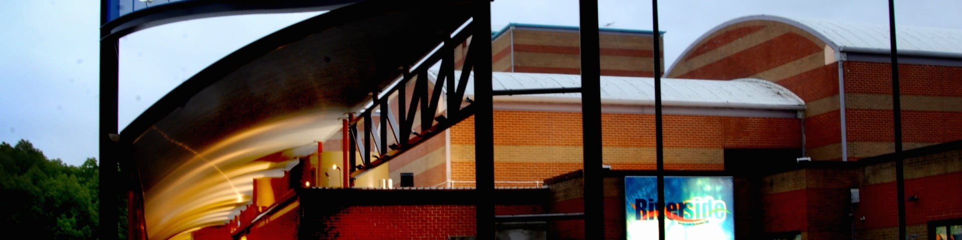 Parramatta ofreciendo señalización, arquitectura moderna y una ciudad