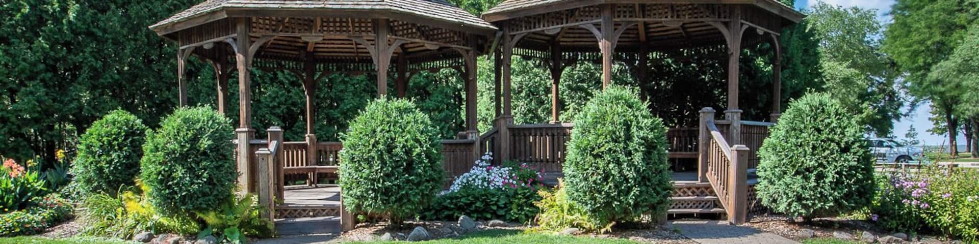 So many different scenes in this park area. Other than some of the state parks in Wisconsin, this one has to be one of the best, public parks in the state.
Free Wi-Fi, kids rids that are very affordable and close to the lake for a nice day out with the family.
Plenty of parking, plenty of picnic areas, shade and just overall great park features. Many photographers end up here for photo shoots and there is a good reason for that as you can see.