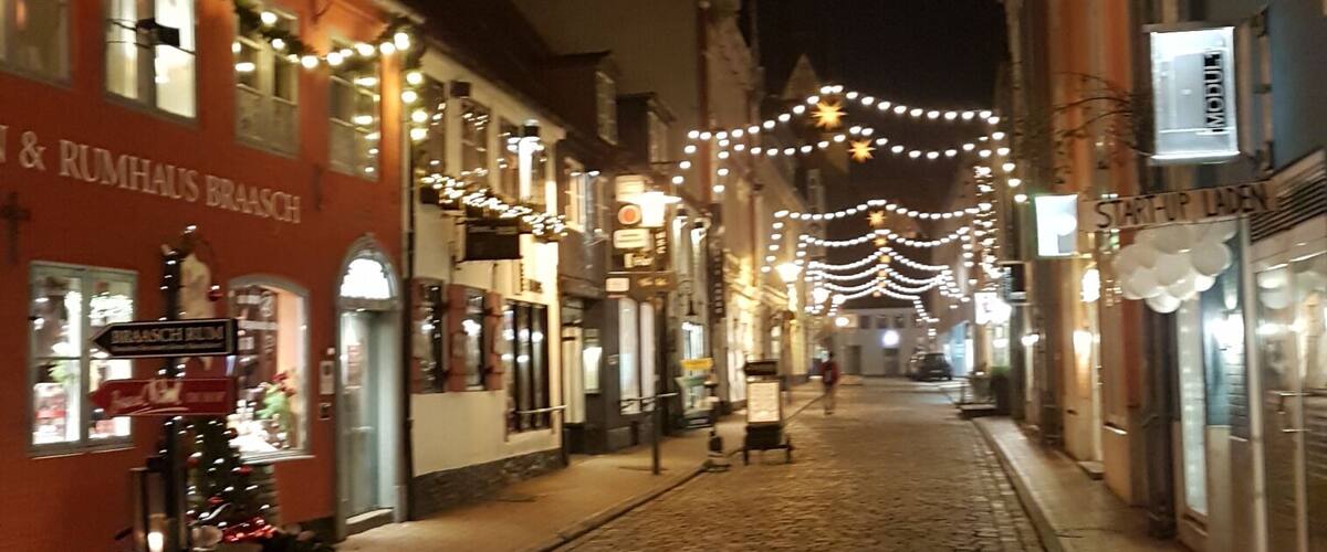 A lovely and warming place to be, a lot of small and nice shops around, lovingly decorated, I love my hometown Flensburg/Germany