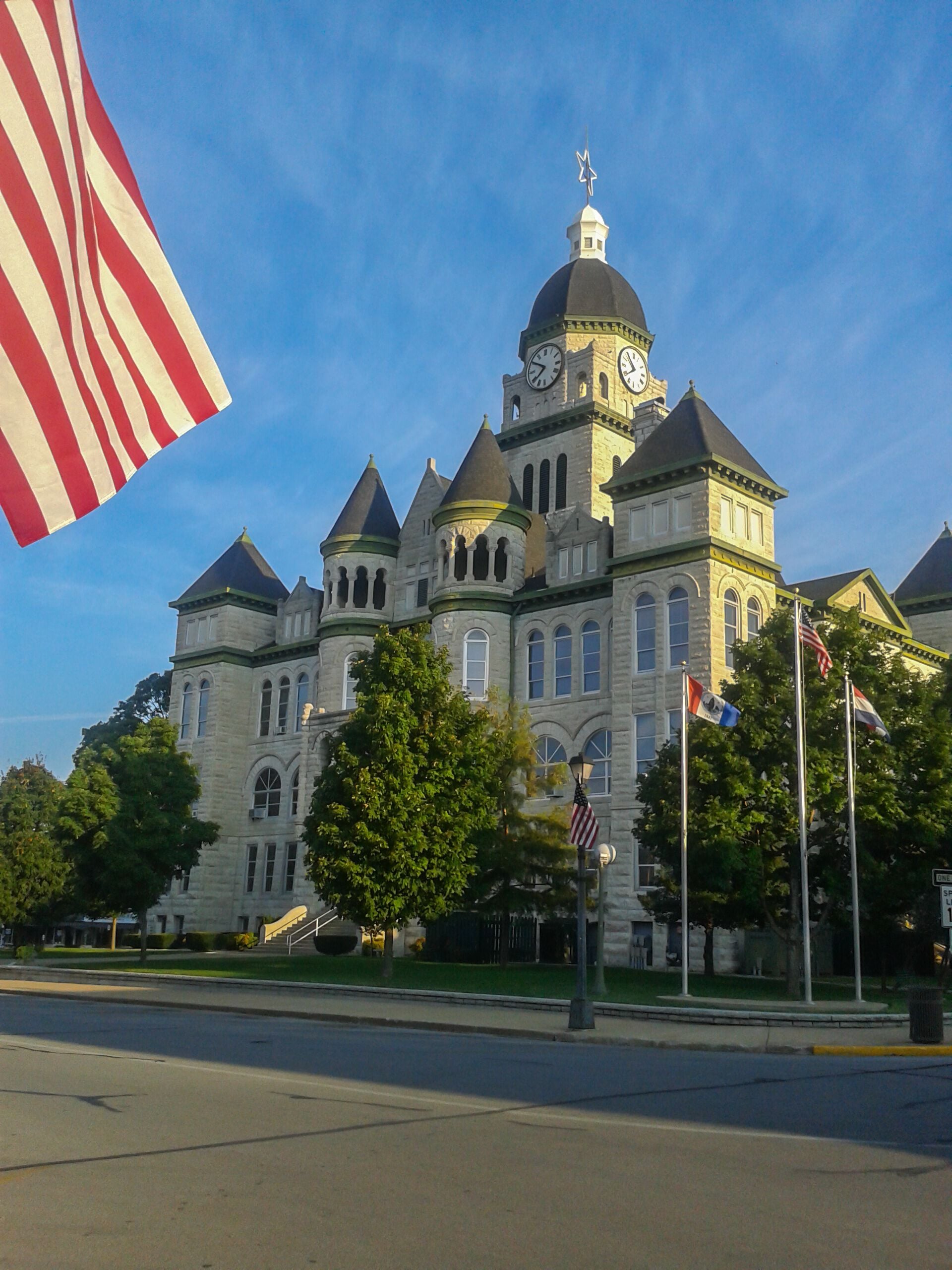Jasper County Courthouse street view in Carthage Missouri, USA