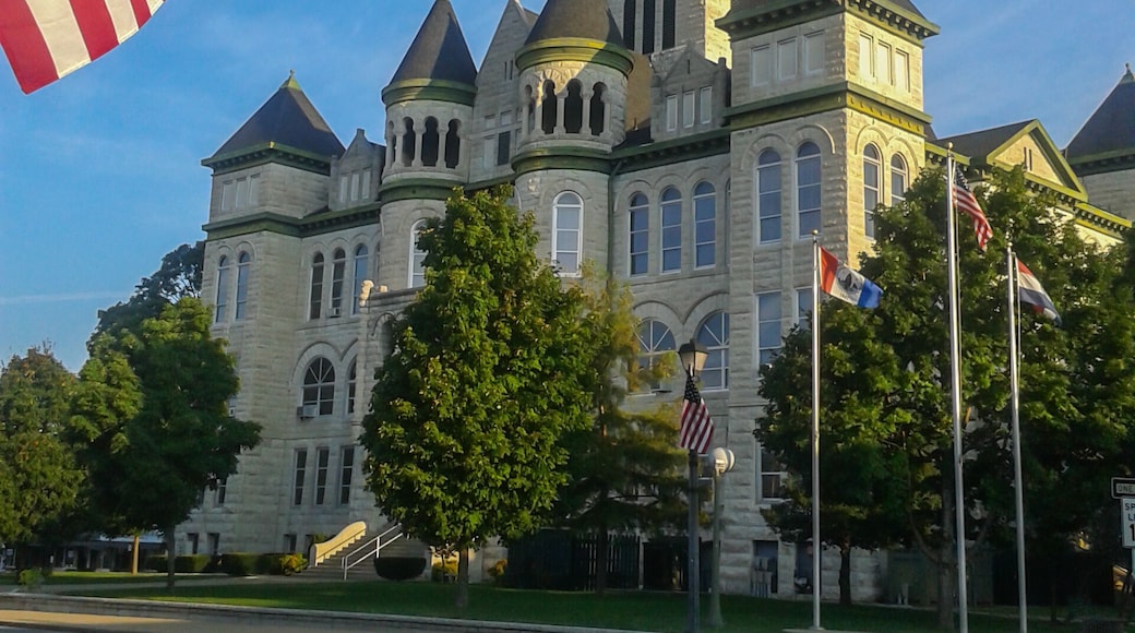 Jasper County Courthouse street view in Carthage Missouri, USA