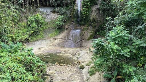 One of the many waterfalls of the San Sebastián area.