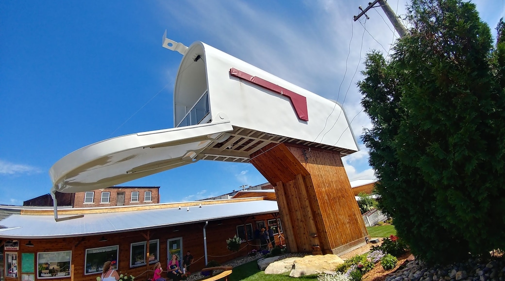 World's largest mailbox!
Casey, Illinois. Big things/small town! Just a short detour off the highway to an oasis of oversized household accoutrements.
