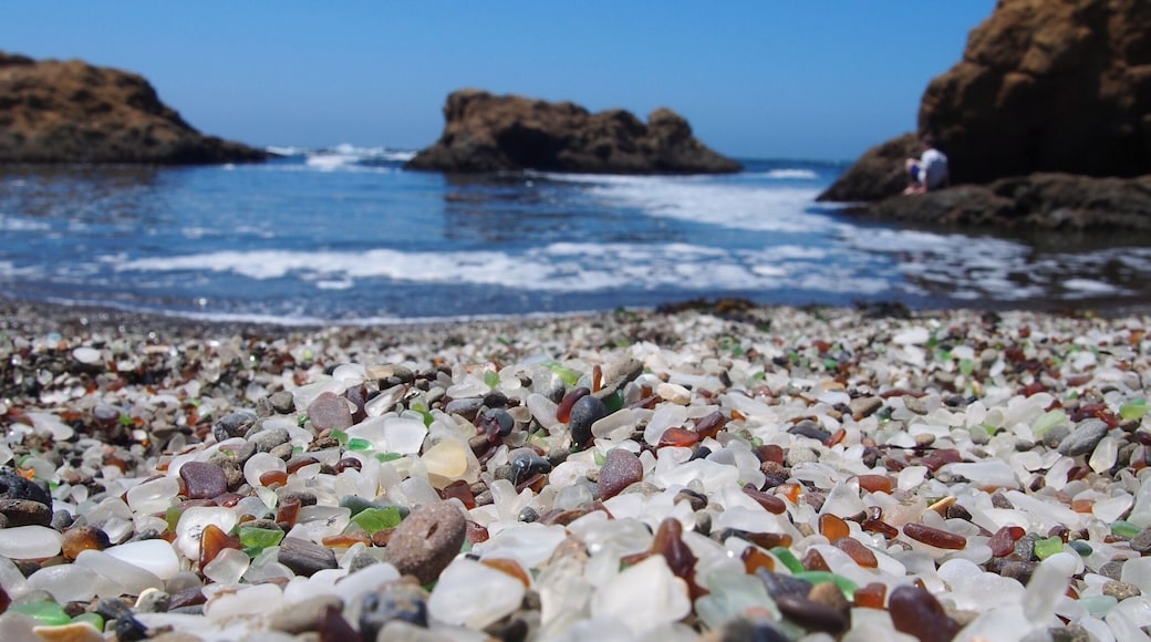 Sea Glass Beach is quite an interesting beach. Although we saw several people just enjoying the beach, it's really a place to collect pieces of sea glass (which you're not supposed to take, but no one there read the memo or the website). Wear beach shoes, for sure. But, it's quite a unique place to visit if you're in the Fort Bragg area.
#weekendgetaway
#EndlessSummer
