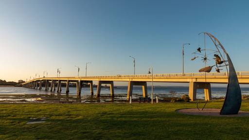 The 640 metre (2,100 foot) concrete Phillip Island bridge connects the Australian mainland at San Remo with Phillip Island at Newhaven south of Melbourne.