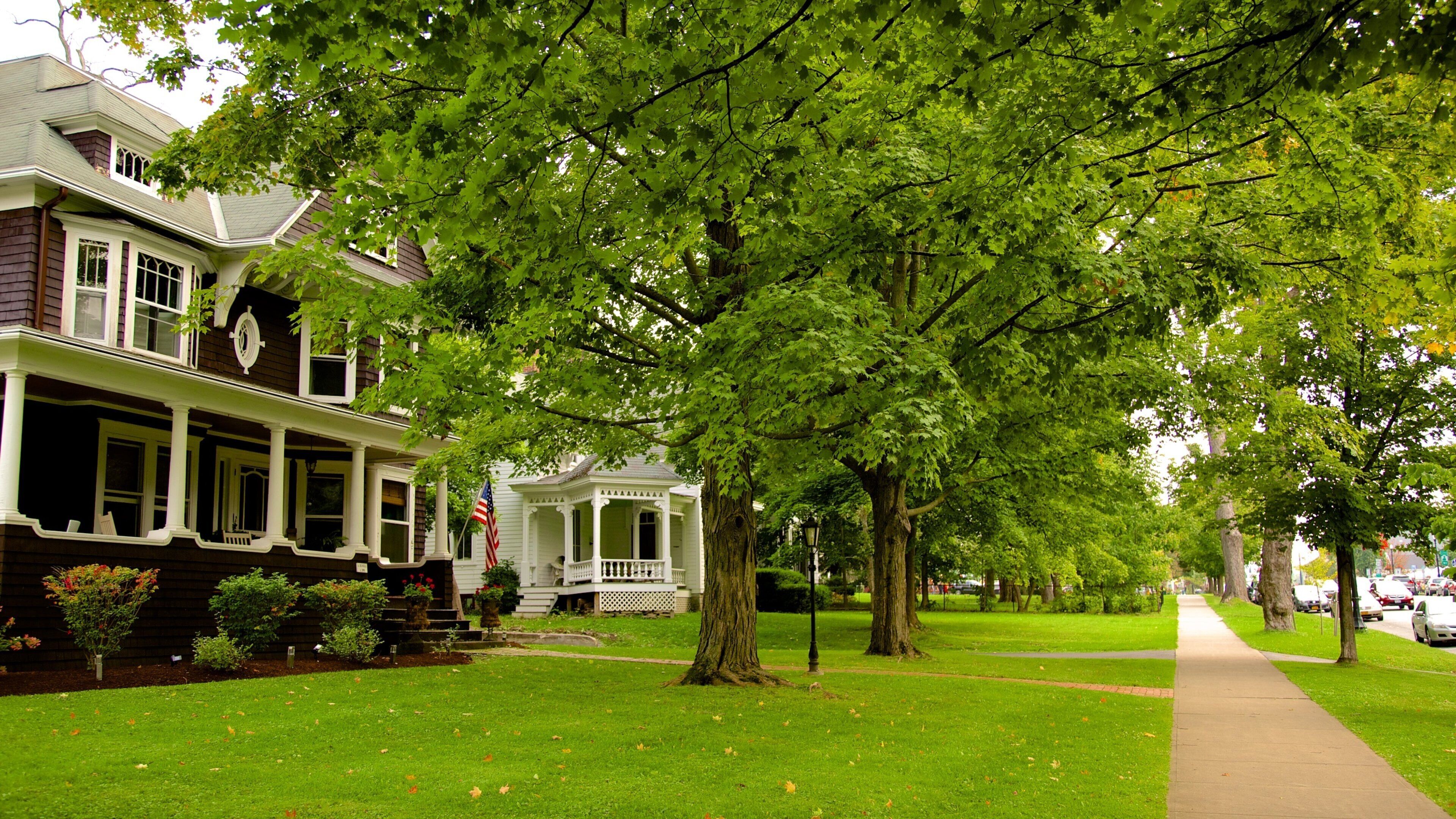 Cazenovia showing a house