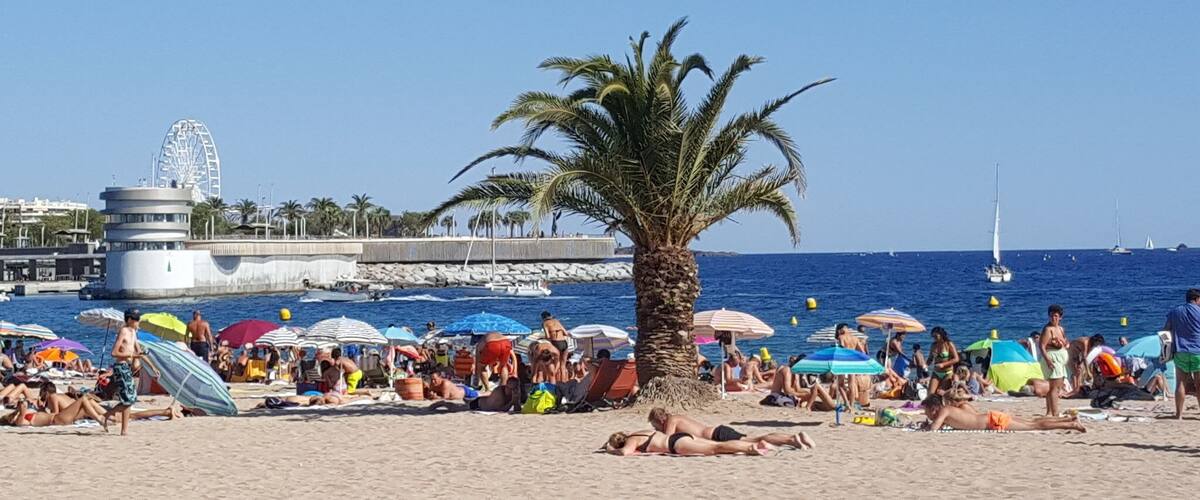 Very relaxed and less crowded with reasonable prices compared to the other places on the French Rivera