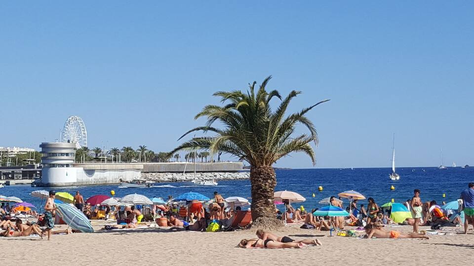 Very relaxed and less crowded with reasonable prices compared to the other places on the French Rivera