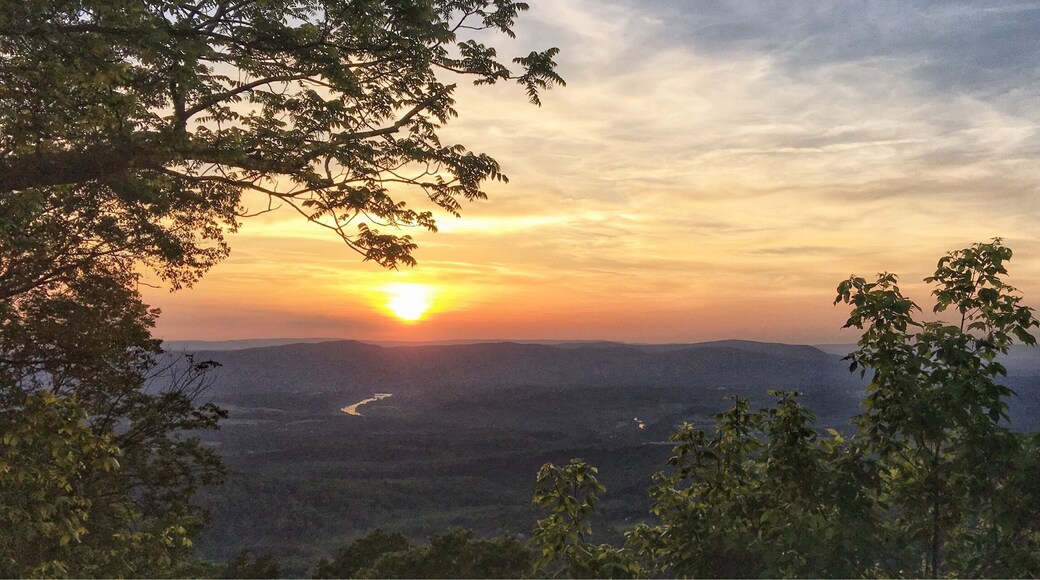 Skyline Drive is a long drive though Virginia. With some nice camping spots, picnic areas and overlooks.