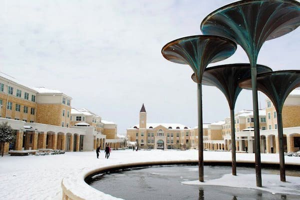 Texas Christian University's Campus Commons. This is the center of the residential side of campus during the winter snow of December of 2010.
In front is the iconic frog fountain a longtime symbol for TCU's campus and behind it is the BLUU. A beautiful campus.
#snow #architecture #Fortworth #TCU