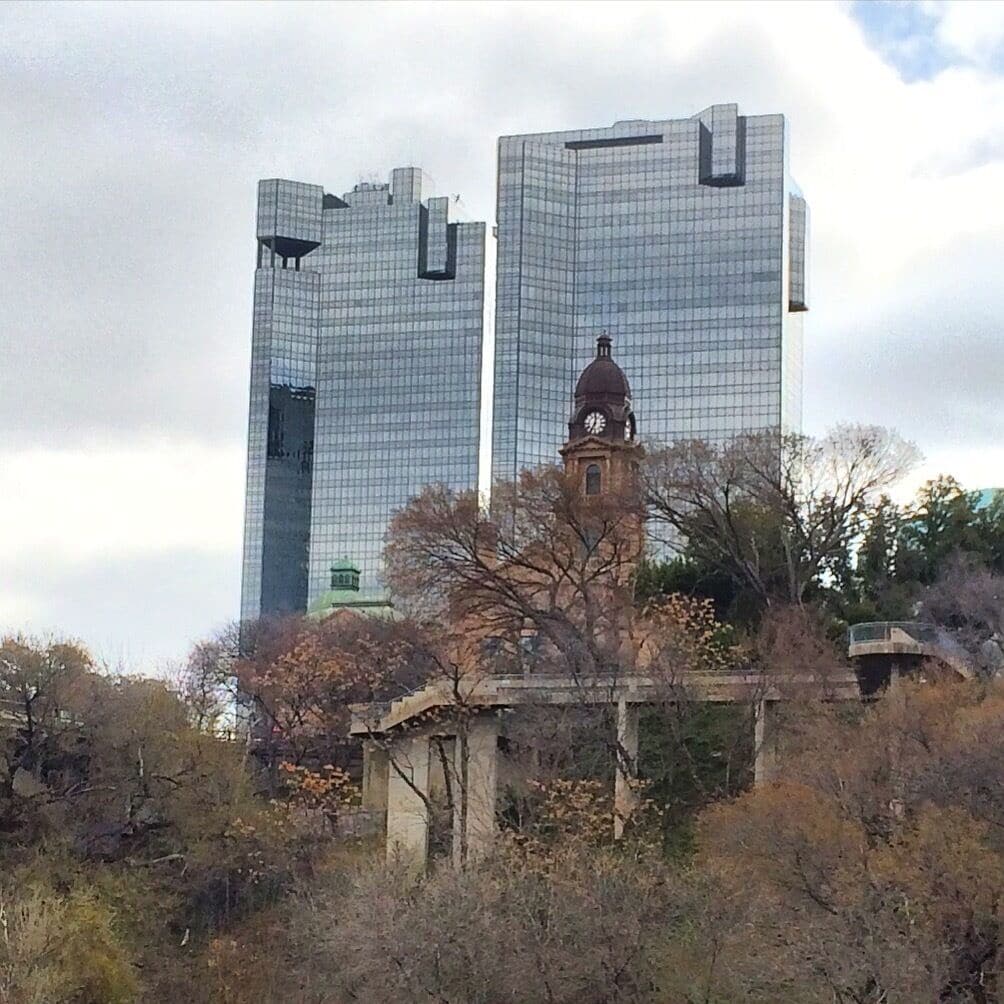 On the #riverfront in #downtown Fort Worth
#fortworth #texas #courthouse #skyscraper #architecture #reflections #urbanexploration #city