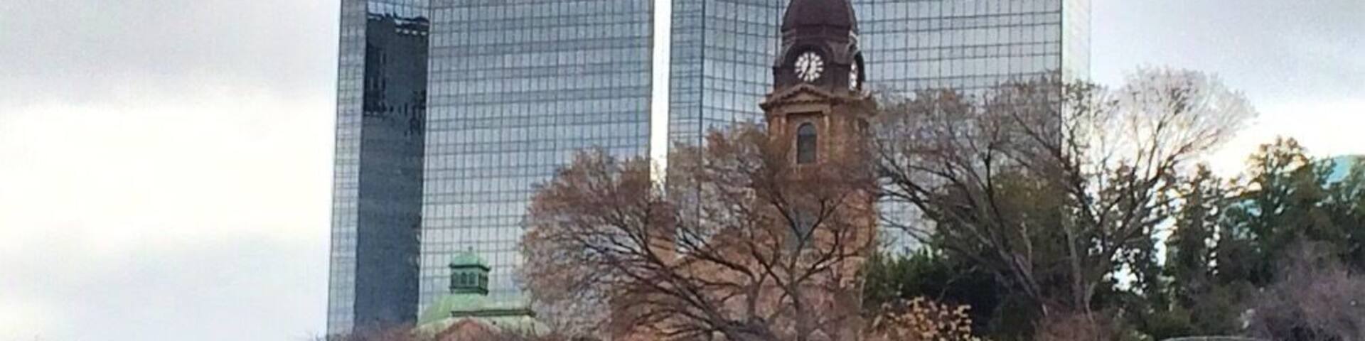 On the #riverfront in #downtown Fort Worth
#fortworth #texas #courthouse #skyscraper #architecture #reflections #urbanexploration #city