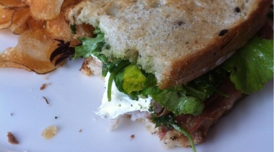 Holy smokes, drop everything & get here to eat now!!!