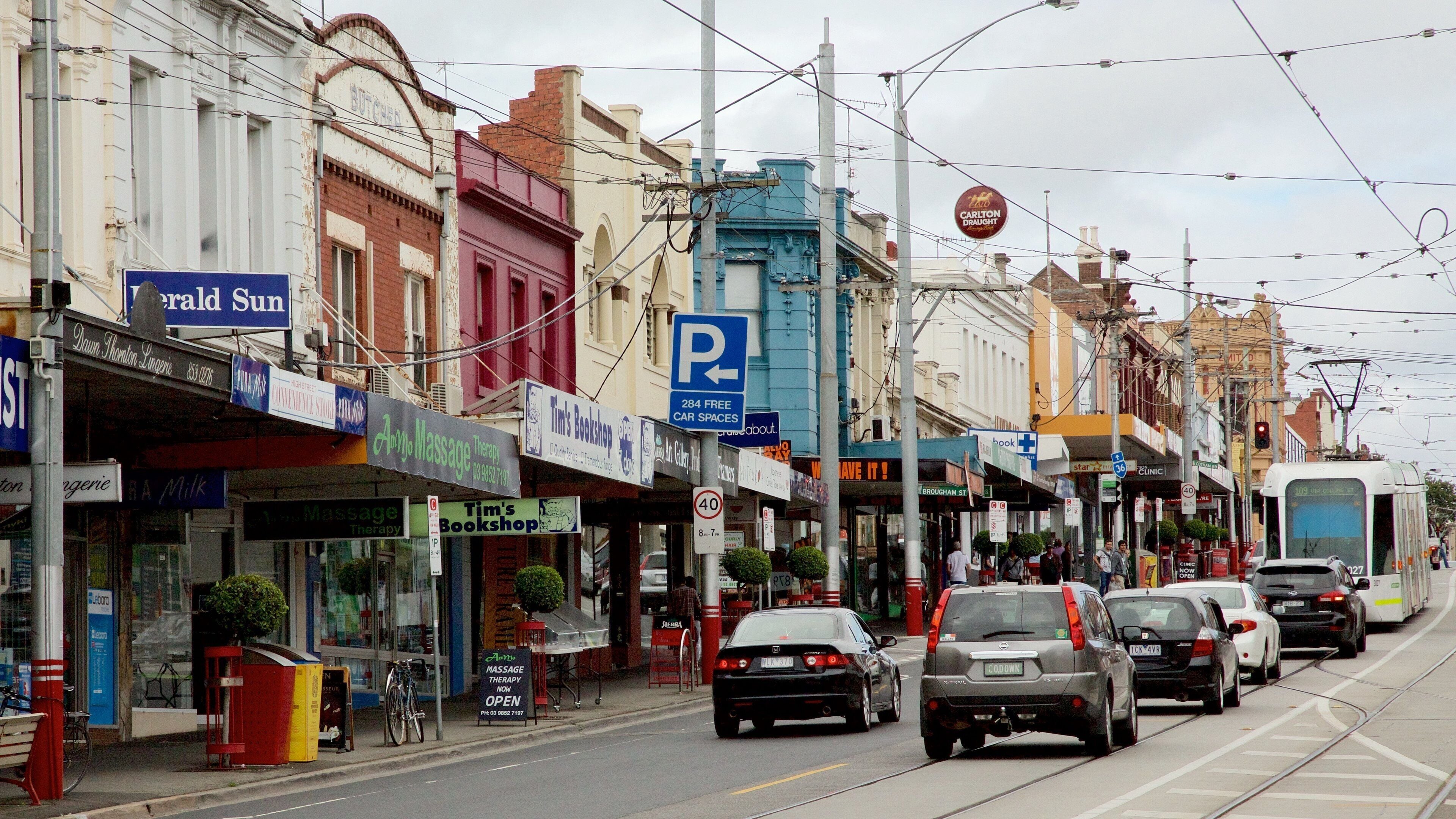Kew showing street scenes