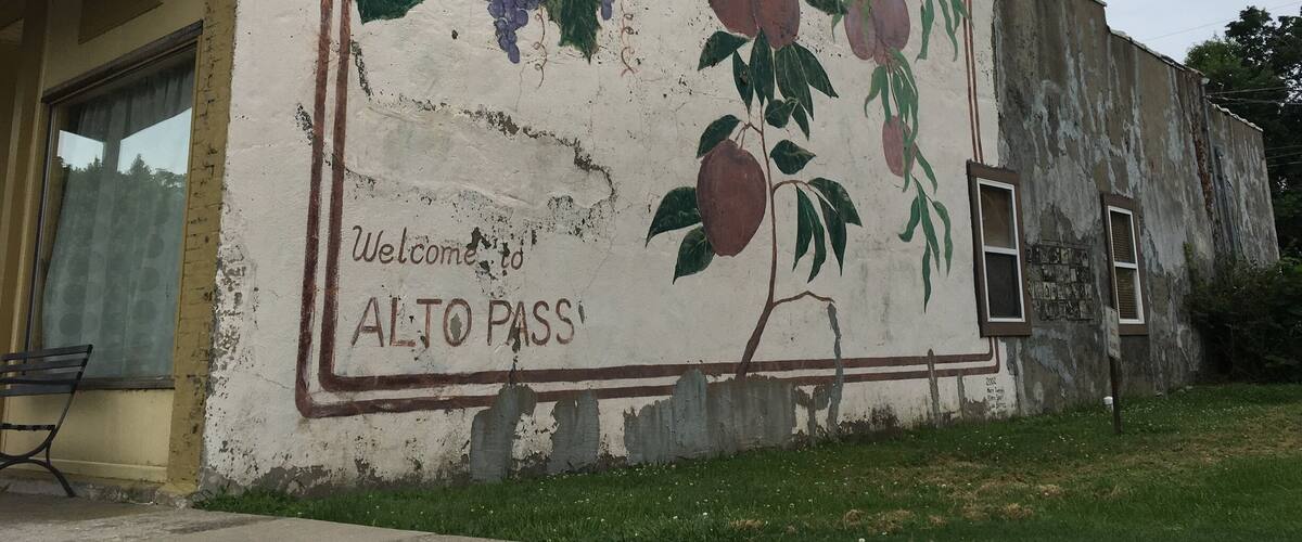 Southern Illinois has lots of wineries and wine trails ๐ท