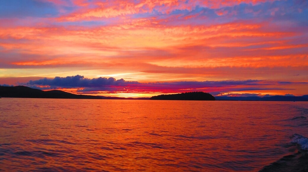 Spectacular Winnepesaukee Sunset shared with my awesome family! Truly a masterpiece! #LoveMyTown