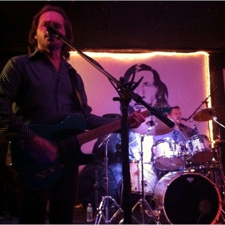 Classic venue out here on the east end. Features bands from John Hiatt to Little Feat to Radiators to Pure Prairie League (tonight!).  Happening bar w no frills but tons of character. 