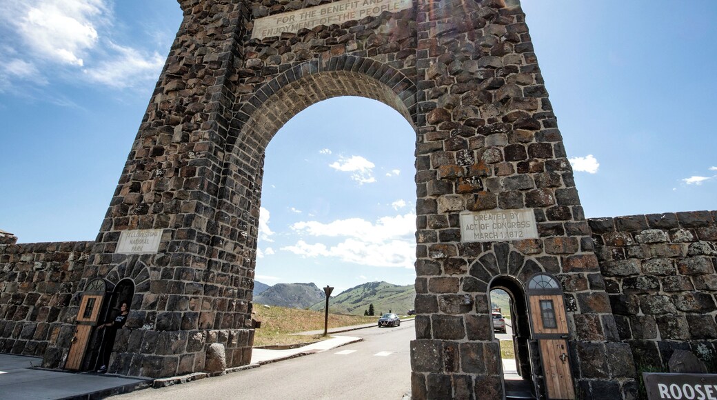 We visited this location but ideally needed to be there in the afternoon as the sun was on the "wrong" side of the arch. I used a wide lens to capture the arch and didn't attempt to correct the distortion as I felt it added to the picture (for me anyway). It took a long time to get this without hoardes of people in the shot.