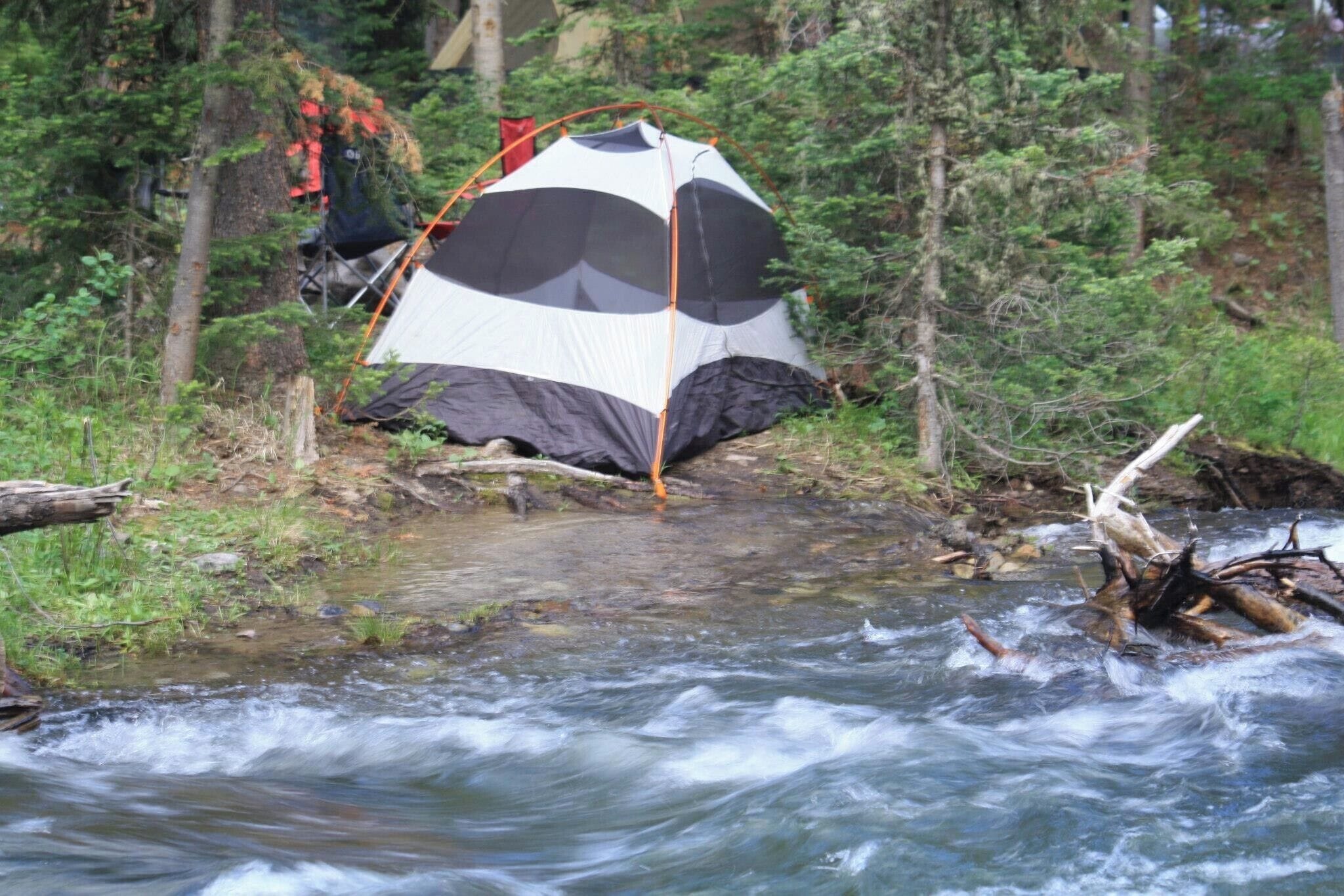 When visiting Yellowstone the first thing your going to be hit with his massive amounts of people.  Check out this little secret camping spot.  Right next to a 3 tier cascading waterfall, and ITS FREE.  Want to know how to find more free camping gems like this.  Check out this free camping guide https://aowanders.com/free-camping/
