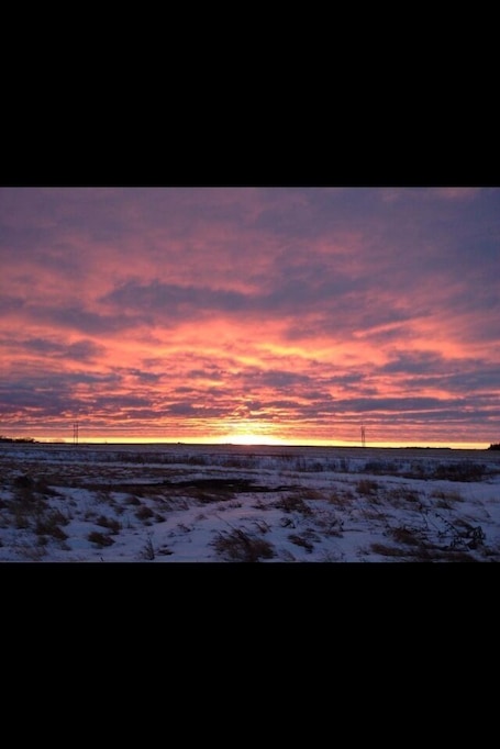 The incredible #sunset out here on the prairies this evening! Amazing
#goldenhour