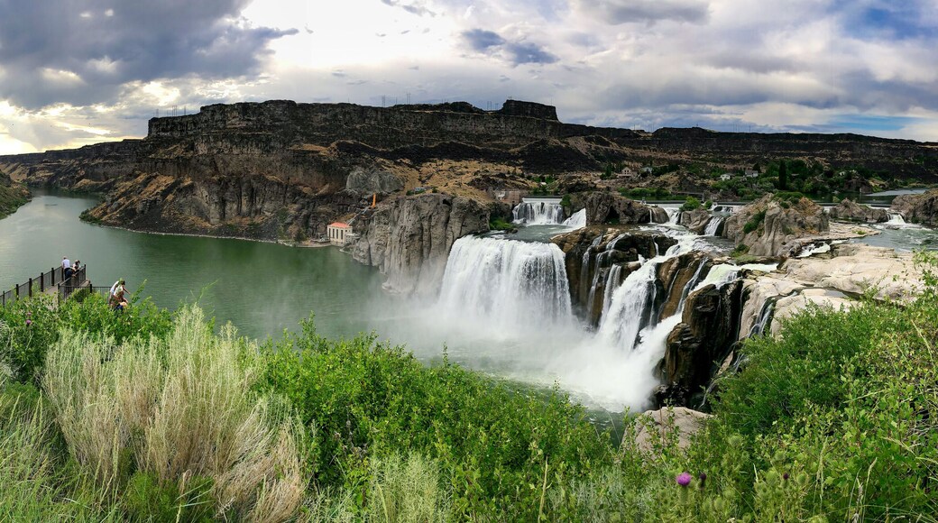 Shoshone Falls on a beautiful summer day - Panoramic view