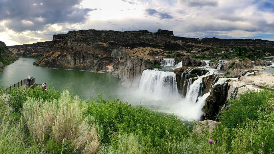 Shoshone Falls on a beautiful summer day - Panoramic view