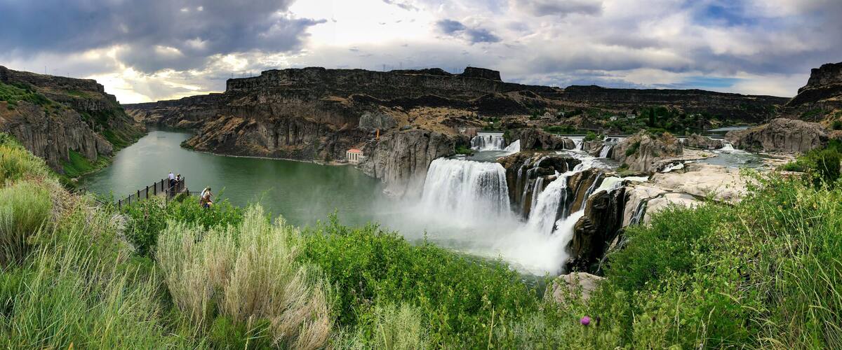 Shoshone Falls on a beautiful summer day - Panoramic view