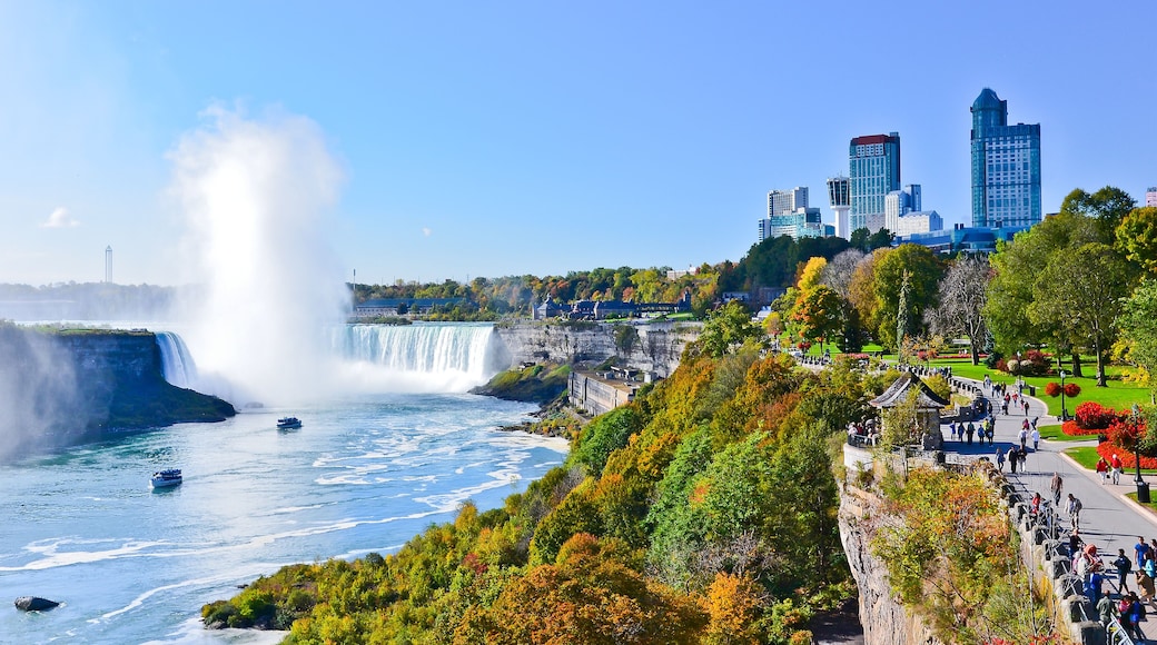 View of Niagara Falls in autumn, Shutterstock ID 349625687, Purchase Order: SP-1506 Go Guides, Order Number: , Client/Licensee: Faa Praharnpap, Other: Hcom budget