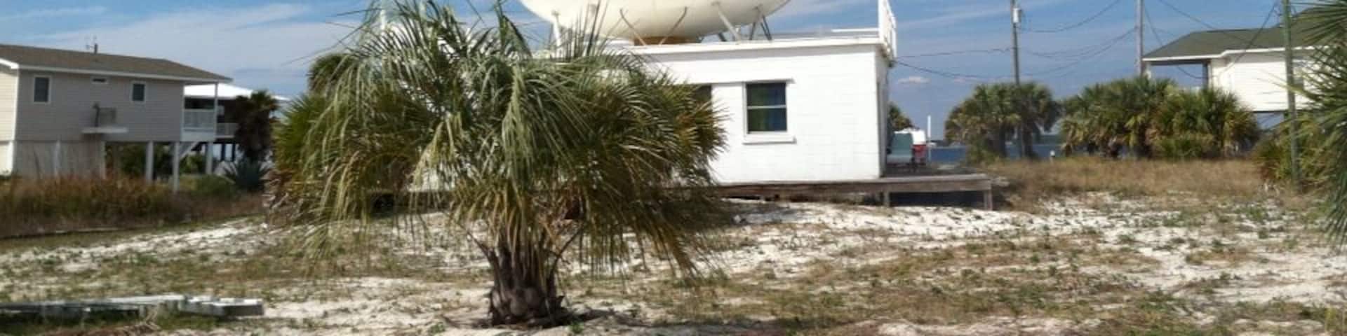 Awesome spaceship house on scenic drive in to Pensacola beach