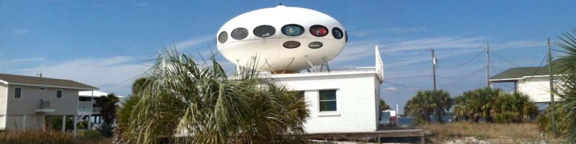 Awesome spaceship house on scenic drive in to Pensacola beach