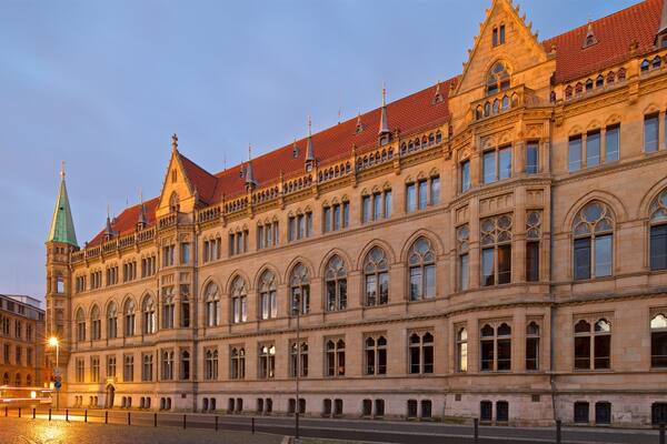 Braunschweig mit einem historische Architektur und bei Nacht