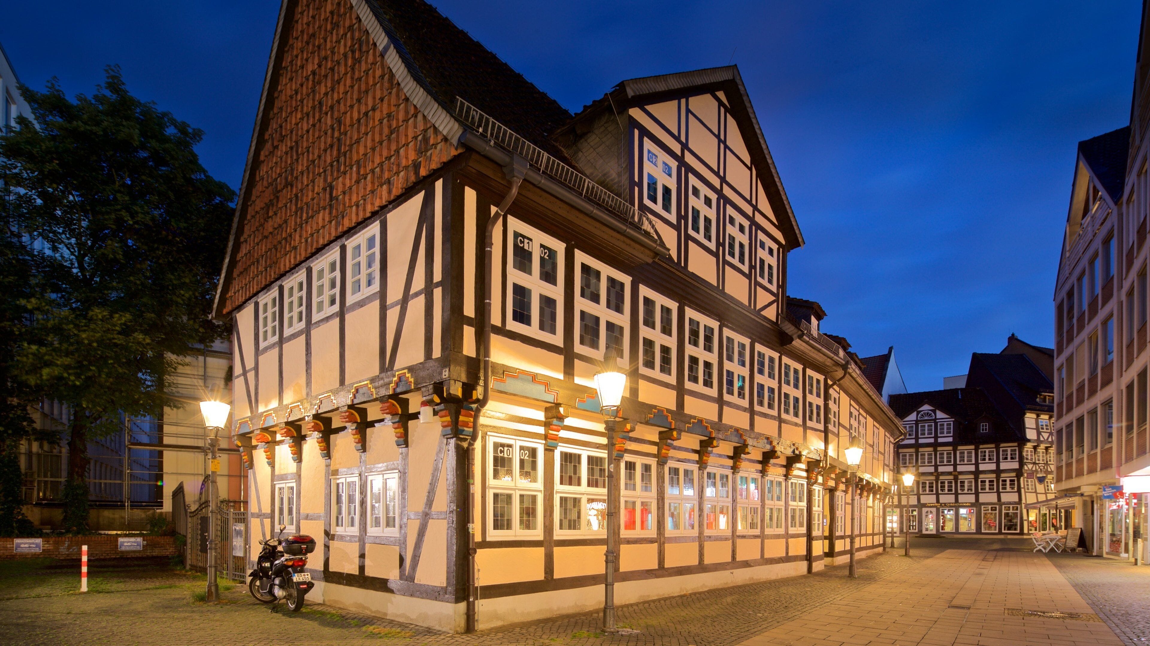 Braunschweig welches beinhaltet Geschichtliches und bei Nacht