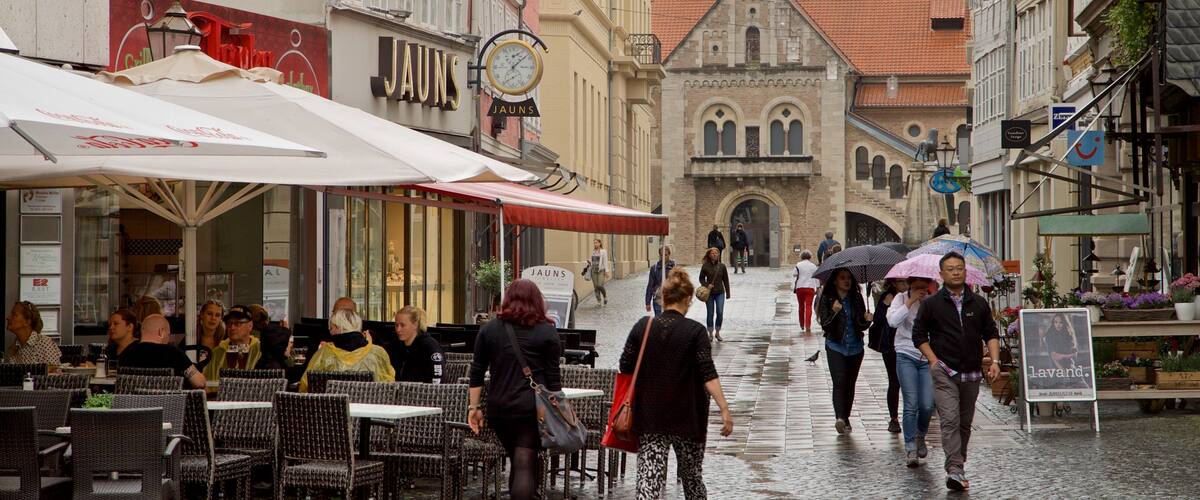 Braunschweig featuring outdoor eating and street scenes as well as a small group of people