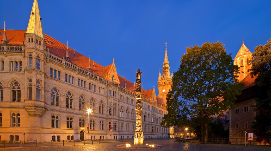 Braunschweig mit einem Stadt, bei Nacht und historische Architektur