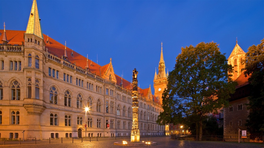 Braunschweig showing heritage architecture, night scenes and a city
