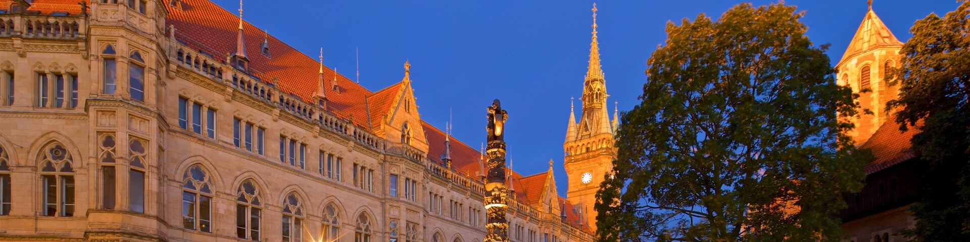 Braunschweig showing a city, night scenes and heritage architecture