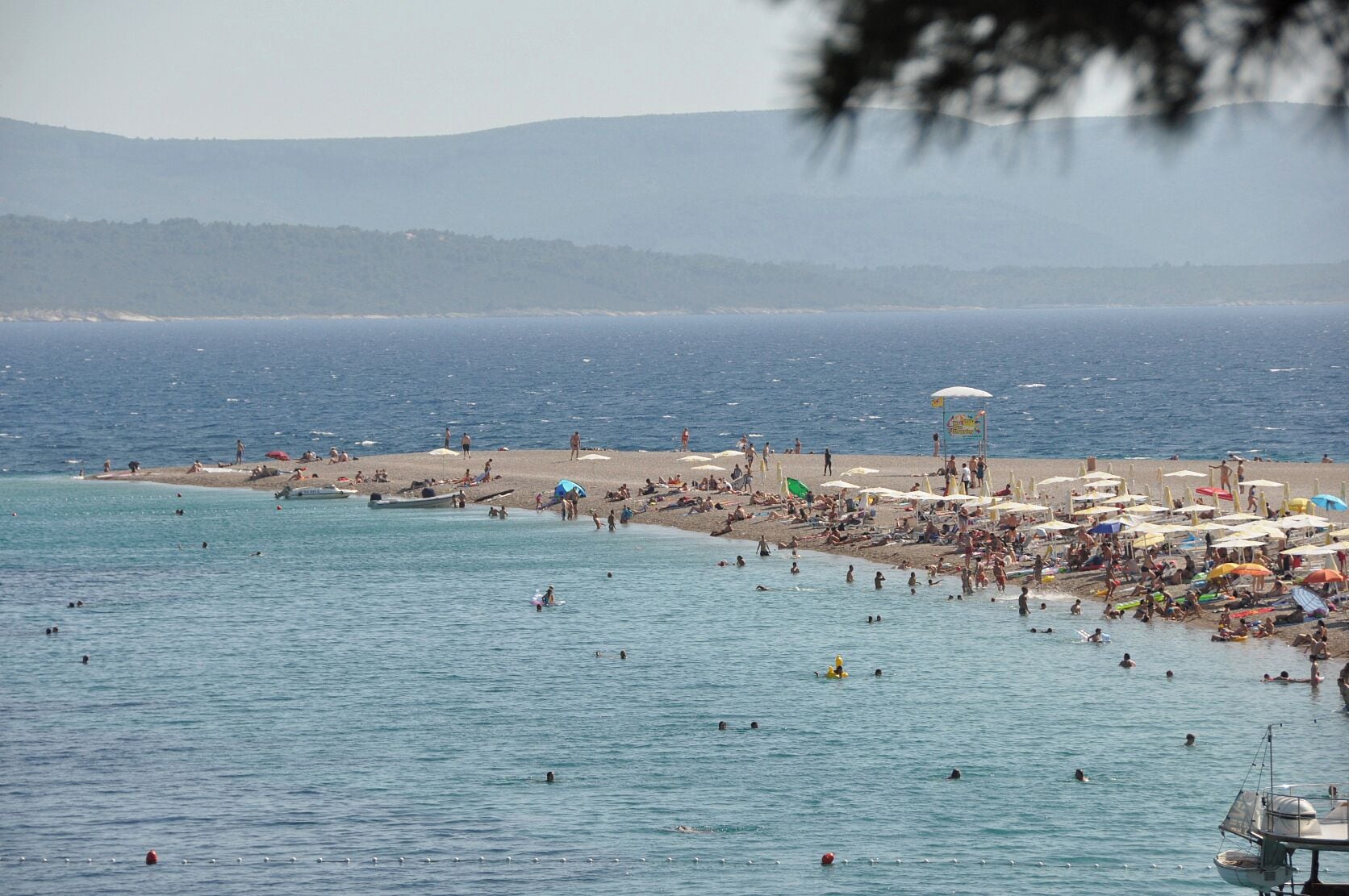 Najbolj znana plaža na Braču in tudi ena bolj znanih nasploh na jadranu ...


#Brač #Island #ZlatniRat #Croatia #Dalmatia #Jadran #Sea #Beach #Balkan #RoadTrip #WaterLust 

 