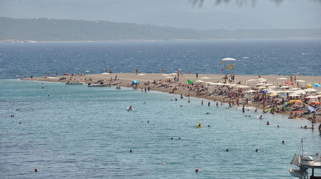 Najbolj znana plaža na Braču in tudi ena bolj znanih nasploh na jadranu ...
#Brač #Island #ZlatniRat #Croatia #Dalmatia #Jadran #Sea #Beach #Balkan #RoadTrip #WaterLust