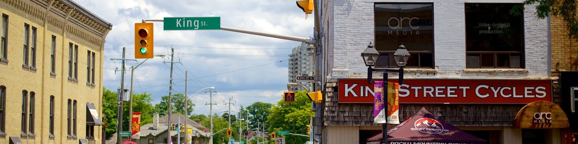 Waterloo showing a small town or village