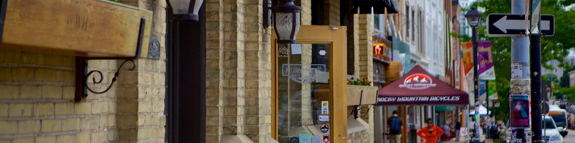 Waterloo which includes street scenes