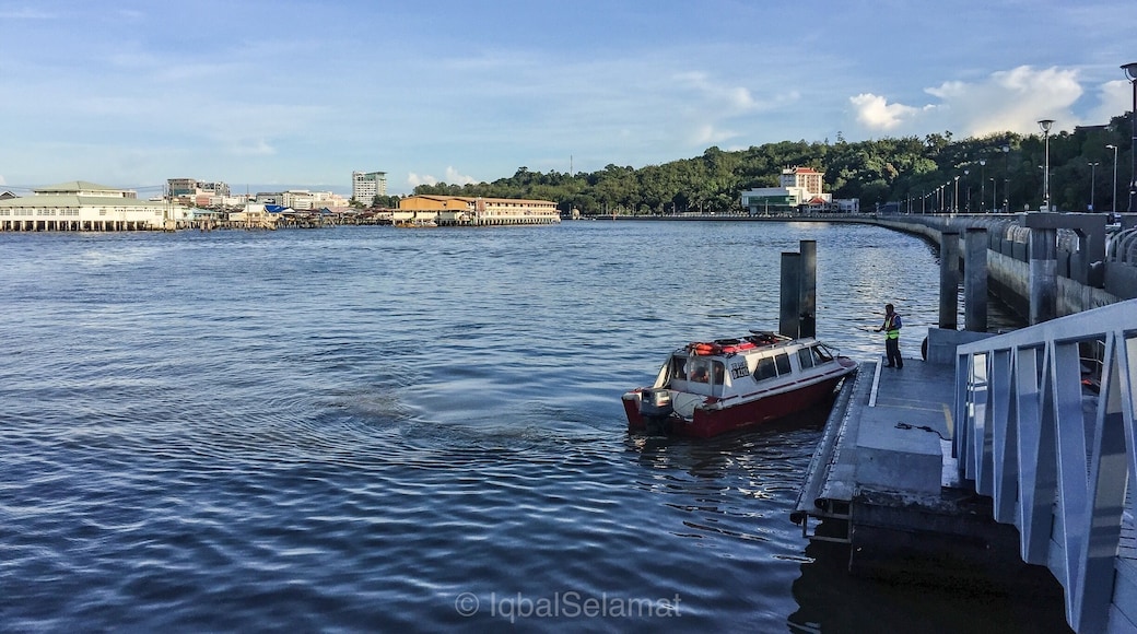 Brunei is a green city (literally), the city is full of parks and surrounded by mangroves and semi-dense forest. This is the gate way to lush and untouched forest of Brunei and to Ulu Ulu Temburong resort.
