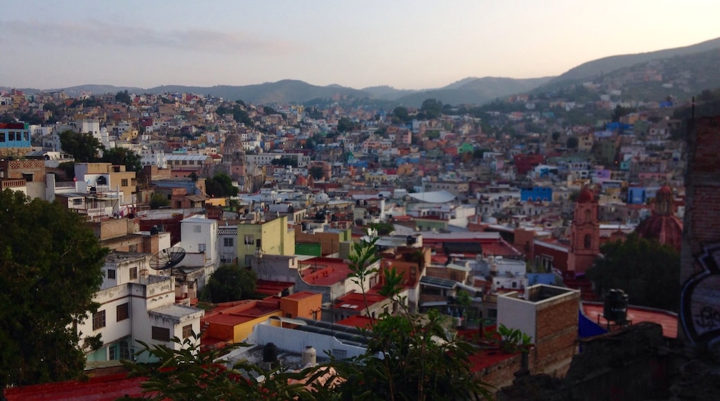 Sunrise over Guanajuato as seen from Calle Tecolote, just a 3 minute steep walk from Santo Cafe. If you keep going up, you eventually reach Pipila, a monument that overlooks the city.