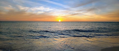 The day comes to a close over the Gulf of Mexico.
Bean Point Beach is at the Northwest end of Anna Maria Island. A nice wide beach with fine white sand. A little more secluded than some of the other beaches nearby.