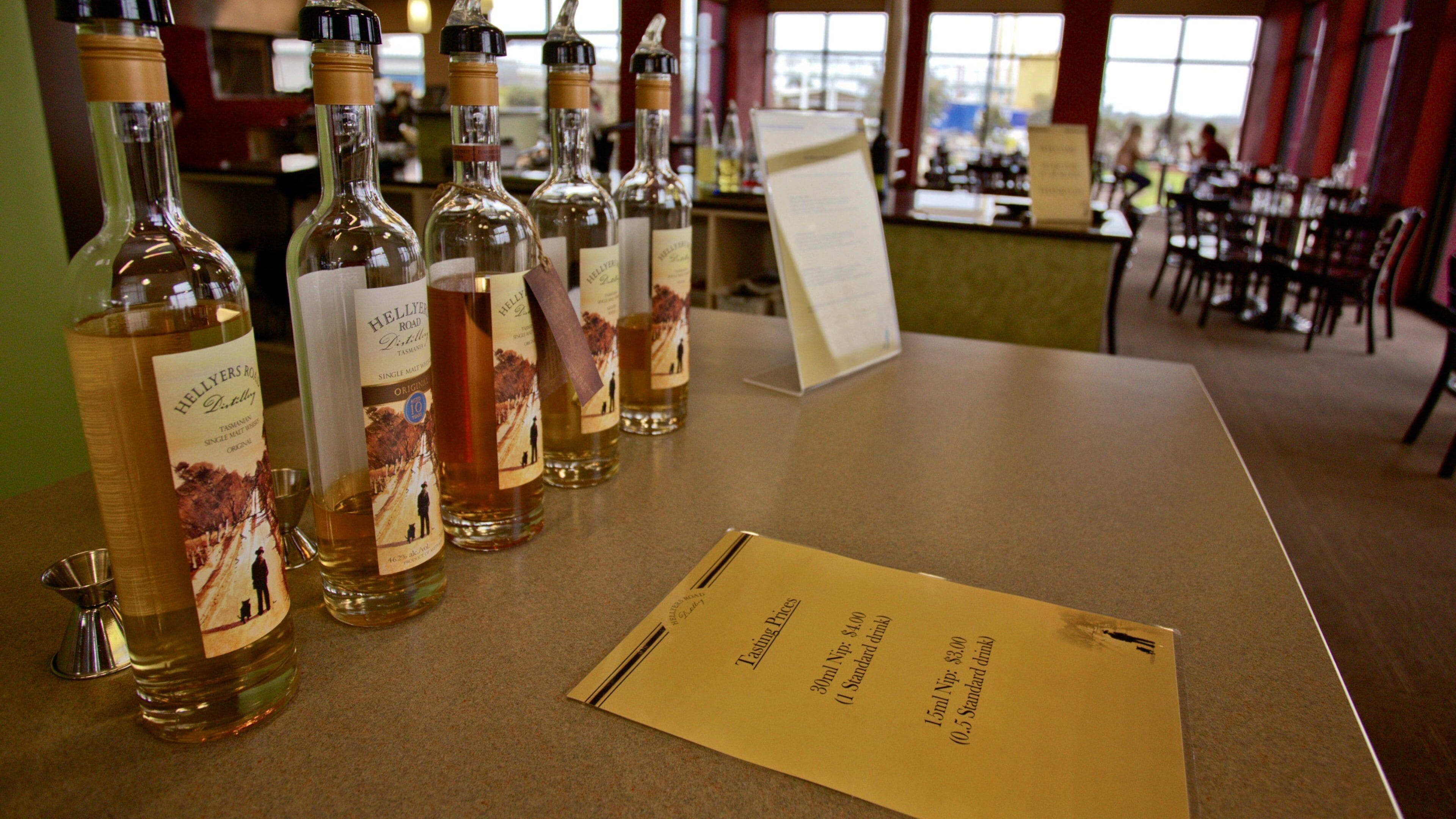 Burnie showing drinks or beverages and interior views