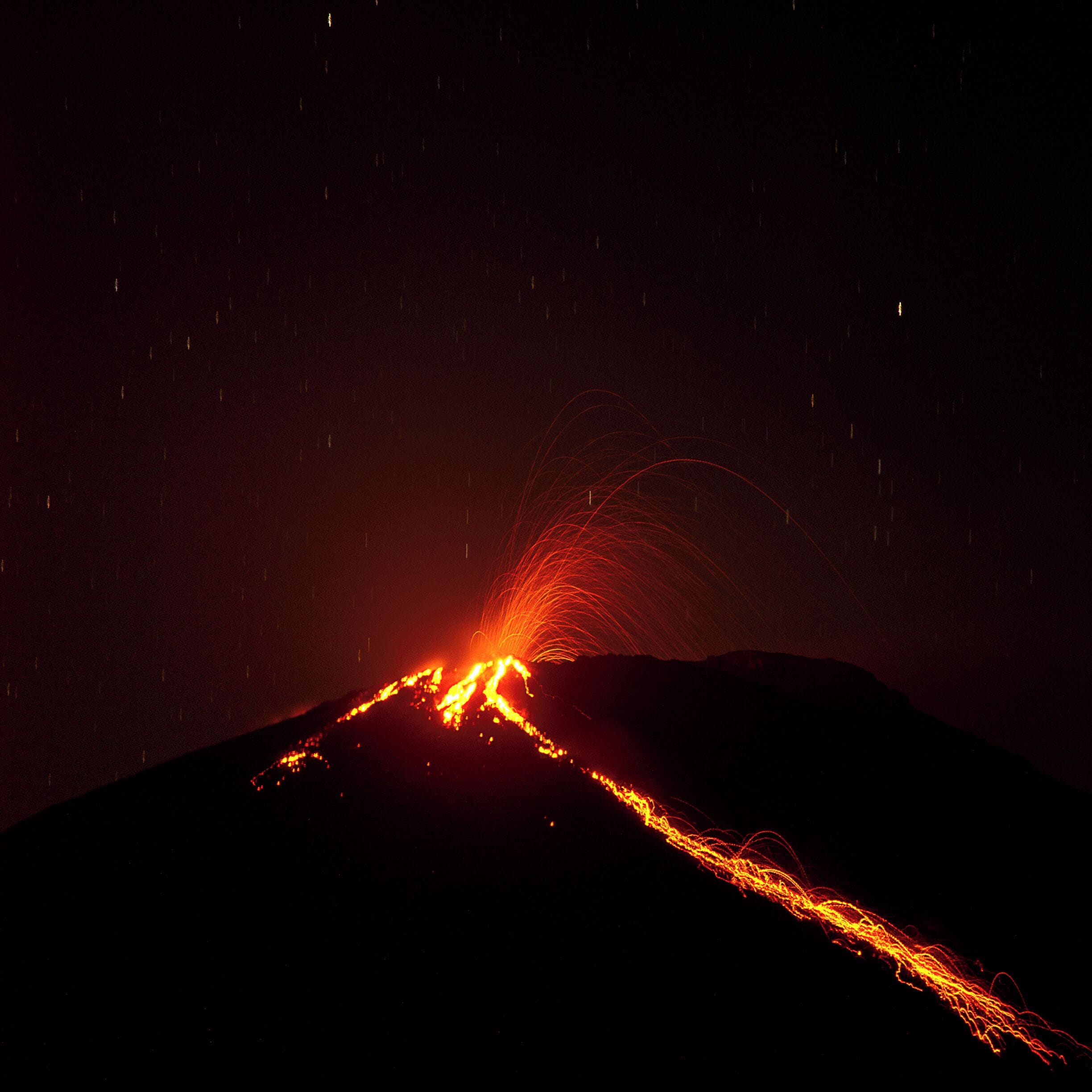 30 second exposure volcano de pacaya