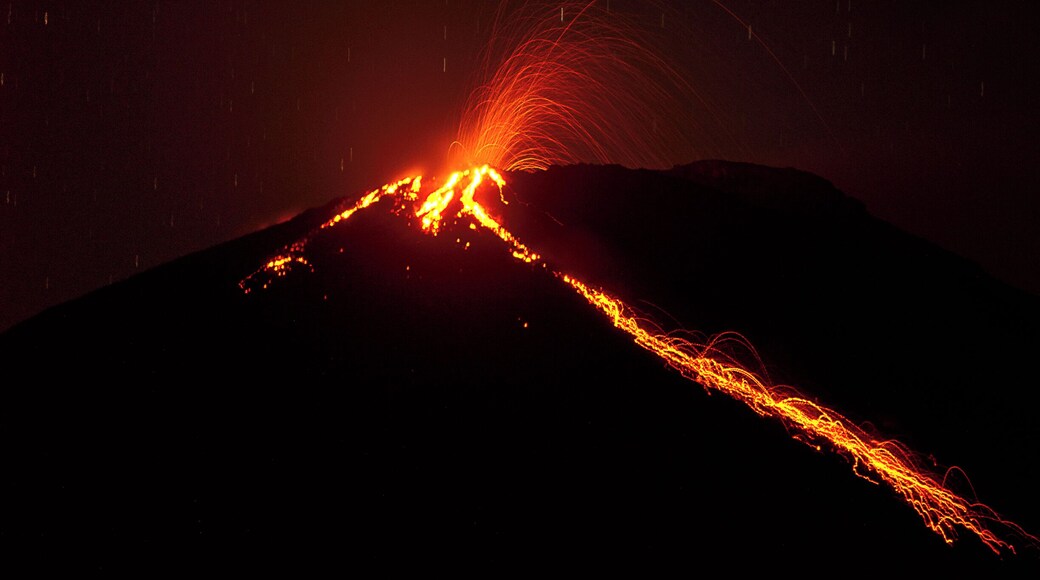 30 second exposure volcano de pacaya