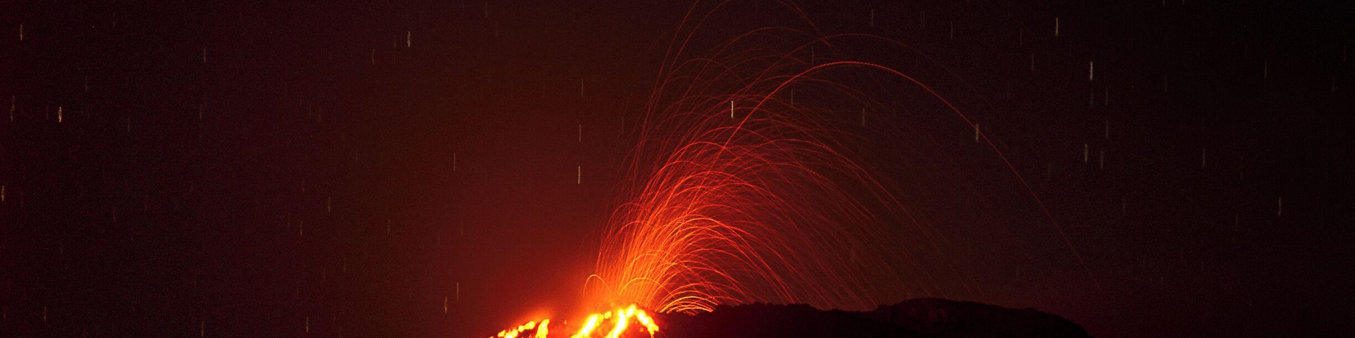 30 second exposure volcano de pacaya