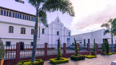 El Progreso Jutiapa, Guatemala.
Wide view of the town's Catholic parish, receiving the sunrise in the back.