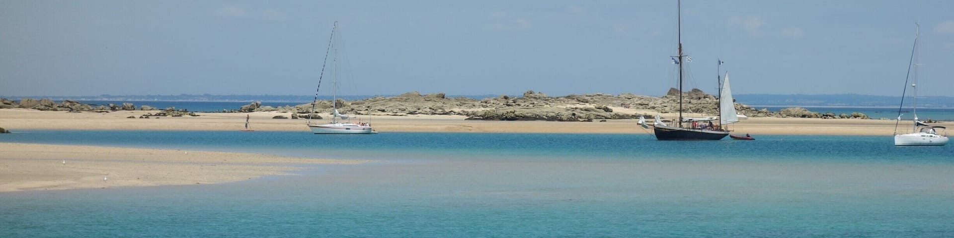A Caribbean beach? No, one of the Chausey Islands (Normandy, France). #BeachTips! #BVSBlue