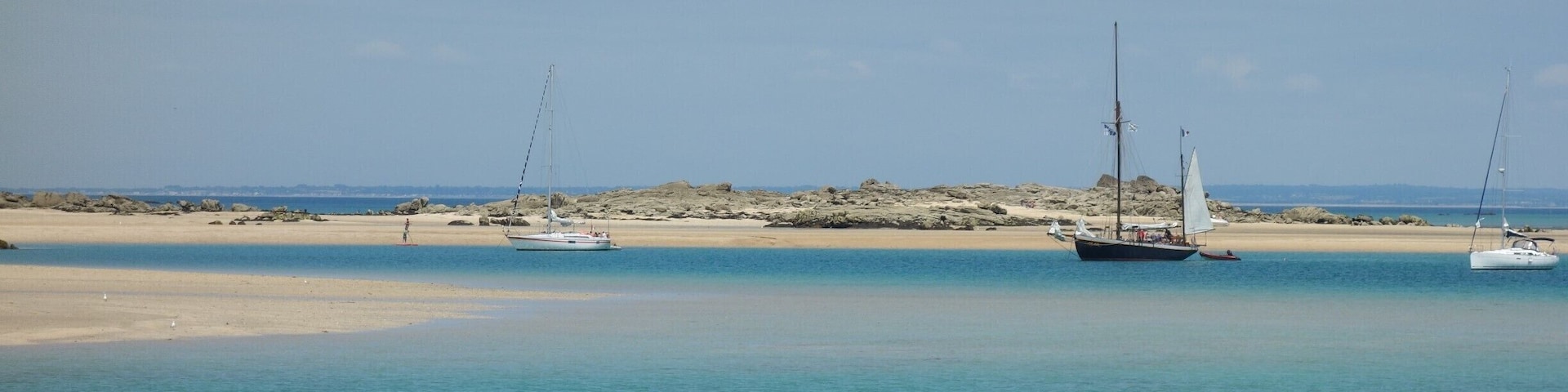 A Caribbean beach? No, one of the Chausey Islands (Normandy, France). #BeachTips! #BVSBlue